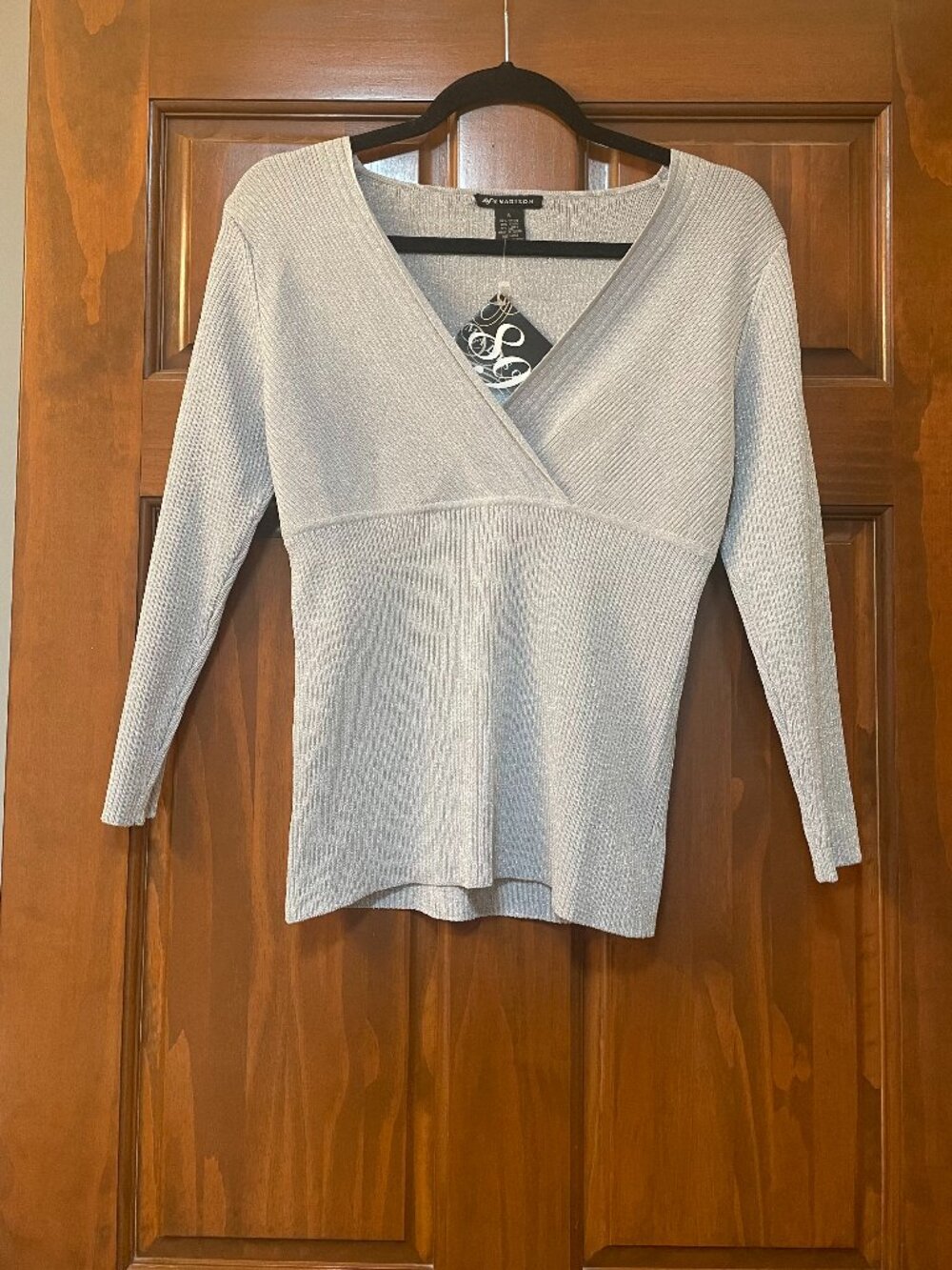 NWT 89th & Madison shimmery silver long sleeve V-neck women's top - Size small